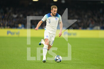 2023-03-23 - Harry Kane (9) England control the ball during the EURO 2024 qualifying football match between Italy vs England on March 23, 2023 at the Stadium Maradona in Naples, Italy - EURO 2024 QUALIFYING - ITALY VS ENGLAND - UEFA EUROPEAN - SOCCER