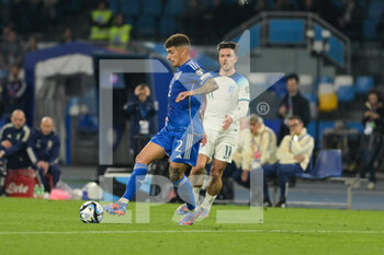 2023-03-23 - Giovanni Di Lorenzo (2) Italy control the ball during the EURO 2024 qualifying football match between Italy vs England on March 23, 2023 at the Stadium Maradona in Naples, Italy - EURO 2024 QUALIFYING - ITALY VS ENGLAND - UEFA EUROPEAN - SOCCER