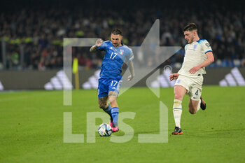 2023-03-23 - Matteo Politano (17) Italy control the ball during the EURO 2024 qualifying football match between Italy vs England on March 23, 2023 at the Stadium Maradona in Naples, Italy - EURO 2024 QUALIFYING - ITALY VS ENGLAND - UEFA EUROPEAN - SOCCER