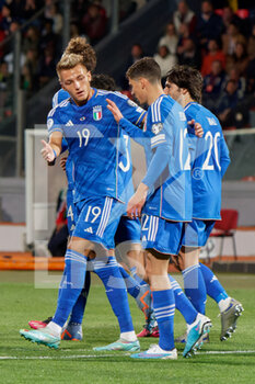 2023-03-26 - Matteo Pessina (Italy) celebrates after scoring a goal with Mateo Retegui (Italy) - EUROPEAN QUALIFIERS - MALTA VS ITALY - UEFA EUROPEAN - SOCCER