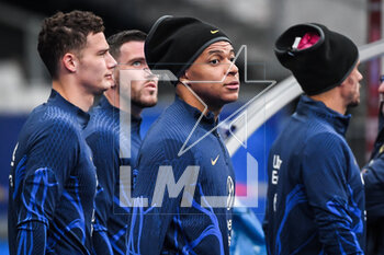 2023-03-23 - Benjamin PAVARD of France and Kylian MBAPPE of France during the training of the French team ahead of the UEFA Euro 2024, European Qualifiers football match between France and Netherlands, on March 23, 2023 at Stade de France in Saint-Denis near Paris, France - FOOTBALL - FRANCE V NETHERLANDS - TRAINING AND PRESS CONFERENCE - UEFA EUROPEAN - SOCCER