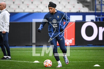 2023-03-23 - Kylian MBAPPE of France during the training of the French team ahead of the UEFA Euro 2024, European Qualifiers football match between France and Netherlands, on March 23, 2023 at Stade de France in Saint-Denis near Paris, France - FOOTBALL - FRANCE V NETHERLANDS - TRAINING AND PRESS CONFERENCE - UEFA EUROPEAN - SOCCER