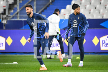 2023-03-23 - Olivier GIROUD of France and Kylian MBAPPE of France during the training of the French team ahead of the UEFA Euro 2024, European Qualifiers football match between France and Netherlands, on March 23, 2023 at Stade de France in Saint-Denis near Paris, France - FOOTBALL - FRANCE V NETHERLANDS - TRAINING AND PRESS CONFERENCE - UEFA EUROPEAN - SOCCER