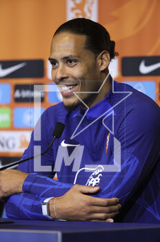 2023-03-23 - Virgil van Dijk answers to the media during a press conference ahead of the UEFA Euro 2024, European Qualifiers football match between France and Netherlands, on March 23, 2023 at Stade de France in Saint-Denis near Paris, France - FOOTBALL - FRANCE V NETHERLANDS - TRAINING AND PRESS CONFERENCE - UEFA EUROPEAN - SOCCER