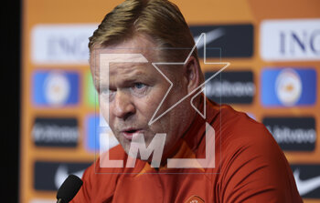 2023-03-23 - Coach of Netherlands Ronald Koeman answers to the media during a press conference ahead of the UEFA Euro 2024, European Qualifiers football match between France and Netherlands, on March 23, 2023 at Stade de France in Saint-Denis near Paris, France - FOOTBALL - FRANCE V NETHERLANDS - TRAINING AND PRESS CONFERENCE - UEFA EUROPEAN - SOCCER