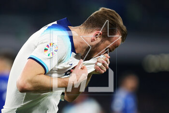 2023-03-23 - Harry Kane of England celebrates after scoring 0-2 goal by penalty during the UEFA Euro 2024, European Qualifiers, Group C football match between Italy and England on March 23, 2023 at Stadio Diego Armando Maradona in Naples, Italy - FOOTBALL - EURO 2024 - QUALIFYING - ITALY V ENGLAND - UEFA EUROPEAN - SOCCER