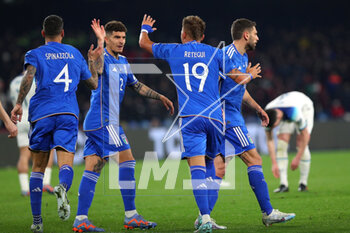 2023-03-23 - Mateo Retegui of Italy celebrates with his teammates after scoring 1-2 goal during the UEFA Euro 2024, European Qualifiers, Group C football match between Italy and England on March 23, 2023 at Stadio Diego Armando Maradona in Naples, Italy - FOOTBALL - EURO 2024 - QUALIFYING - ITALY V ENGLAND - UEFA EUROPEAN - SOCCER