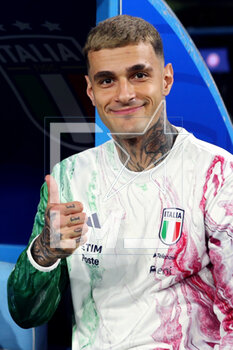 2023-03-23 - Gianluca Scamacca of Italy smiles and give a thumb up during the UEFA Euro 2024, European Qualifiers, Group C football match between Italy and England on March 23, 2023 at Stadio Diego Armando Maradona in Naples, Italy - FOOTBALL - EURO 2024 - QUALIFYING - ITALY V ENGLAND - UEFA EUROPEAN - SOCCER