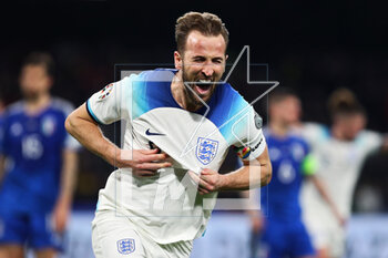 2023-03-23 - Harry Kane of England celebrates after scoring 0-2 goal by penalty during the UEFA Euro 2024, European Qualifiers, Group C football match between Italy and England on March 23, 2023 at Stadio Diego Armando Maradona in Naples, Italy - FOOTBALL - EURO 2024 - QUALIFYING - ITALY V ENGLAND - UEFA EUROPEAN - SOCCER