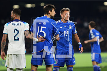 2023-03-23 - Francesco Acerbi (L) and Mateo Retegui of Italy (R) talk each other during the UEFA Euro 2024, European Qualifiers, Group C football match between Italy and England on March 23, 2023 at Stadio Diego Armando Maradona in Naples, Italy - FOOTBALL - EURO 2024 - QUALIFYING - ITALY V ENGLAND - UEFA EUROPEAN - SOCCER