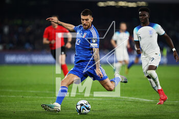 2023-03-23 - Lorenzo Pellegrini of Italy kicks the ball during the UEFA Euro 2024, European Qualifiers, Group C football match between Italy and England on March 23, 2023 at Stadio Diego Armando Maradona in Naples, Italy - FOOTBALL - EURO 2024 - QUALIFYING - ITALY V ENGLAND - UEFA EUROPEAN - SOCCER