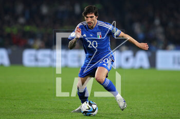 2023-03-23 - Sandro Tonali of Italy in action during the UEFA Euro 2024, European Qualifiers, Group C football match between Italy and England on March 23, 2023 at Stadio Diego Armando Maradona in Naples, Italy - FOOTBALL - EURO 2024 - QUALIFYING - ITALY V ENGLAND - UEFA EUROPEAN - SOCCER