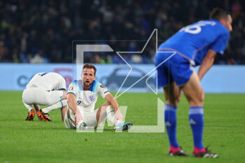 2023-03-23 - Harry Kane of England sits on the ground at the end of the UEFA Euro 2024, European Qualifiers, Group C football match between Italy and England on March 23, 2023 at Stadio Diego Armando Maradona in Naples, Italy - FOOTBALL - EURO 2024 - QUALIFYING - ITALY V ENGLAND - UEFA EUROPEAN - SOCCER