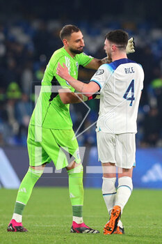 2023-03-23 - Gianluigi Donnarumma goalkeeper of Italy (L) and Declan Rice of England (R) greet each other at the end of the UEFA Euro 2024, European Qualifiers, Group C football match between Italy and England on March 23, 2023 at Stadio Diego Armando Maradona in Naples, Italy - FOOTBALL - EURO 2024 - QUALIFYING - ITALY V ENGLAND - UEFA EUROPEAN - SOCCER