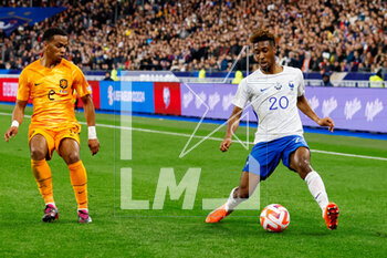 2023-03-24 - Jurrien Timber of the Netherlands challenges Kingsley Coman of France during the UEFA Euro 2024, European Qualifiers, Group B football match between France and Netherlands on March 24, 2023 at Stade de France in Saint-Denis near Paris, France - FOOTBALL - EURO 2024 - QUALIFYING - FRANCE V NETHERLANDS - UEFA EUROPEAN - SOCCER