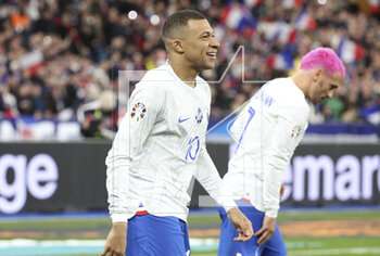 2023-03-25 - Kylian Mbappe of France celebrates the goal of Antoine Griezmann during the UEFA Euro 2024, European Qualifiers, Group B football match between France and Netherlands on March 24, 2023 at Stade de France in Saint-Denis near Paris, France - FOOTBALL - EURO 2024 - QUALIFYING - FRANCE V NETHERLANDS - UEFA EUROPEAN - SOCCER
