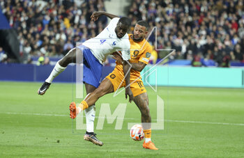 2023-03-25 - Dayot Upamecano of France, Memphis Depay of Netherlands during the UEFA Euro 2024, European Qualifiers, Group B football match between France and Netherlands on March 24, 2023 at Stade de France in Saint-Denis near Paris, France - FOOTBALL - EURO 2024 - QUALIFYING - FRANCE V NETHERLANDS - UEFA EUROPEAN - SOCCER