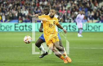 2023-03-25 - Memphis Depay of Netherlands, Dayot Upamecano of France during the UEFA Euro 2024, European Qualifiers, Group B football match between France and Netherlands on March 24, 2023 at Stade de France in Saint-Denis near Paris, France - FOOTBALL - EURO 2024 - QUALIFYING - FRANCE V NETHERLANDS - UEFA EUROPEAN - SOCCER