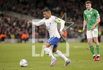 2023-03-27 - Kylian Mbappe of France, Evan Ferguson of Ireland during the UEFA Euro 2024, European Qualifiers, Group B football match between Republic of Ireland and France on March 27, 2023 at Dublin Arena in Dublin, Republic of Ireland - FOOTBALL - EURO 2024 - QUALIFYING - REPUBLIC OF IRELAND V FRANCE - UEFA EUROPEAN - SOCCER