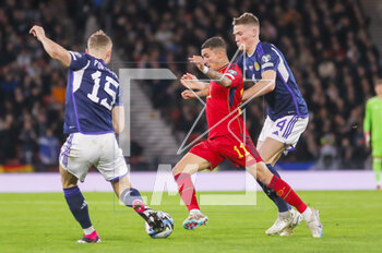 2023-03-28 - Yeremy Pino of Spain and Ryan Porteous, Scott McTominay of Scotland during the UEFA Euro 2024, European Qualifiers, Group A football match between Scotland and Spain on March 28, 2023 at Hampden Park in Glasgow, Scotland - FOOTBALL - EURO 2024 - QUALIFYING - SCOTLAND V SPAIN - UEFA EUROPEAN - SOCCER