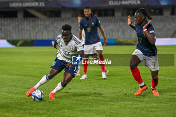 2023-06-22 - Italy U21’s Wilfried Gnonto and France U21’s Kouadio Kone during the first qualifying round UEFA European Under-21 Championship 2023 soccer match Italy U21 vs. France U21 at the Cluj Arena stadium in Cluj Napoca, Romania, 22nd of June 2023 - UNDER 21 MEN - FRANCE VS ITALY - UEFA EUROPEAN - SOCCER