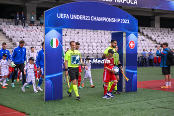 2023-06-25 - Arbitration Terna under the UEFA U21 Championshio 2023 alignment arc enters the field during the first qualifying round UEFA European Under-21 Championship 2023 soccer match Italy U21 vs. Swiss U21 at the Cluj Arena stadium in Cluj Napoca, Romania, 25nd of June 2023 - UNDER 21 MEN - SWITZERLAND VS ITALY - UEFA EUROPEAN - SOCCER