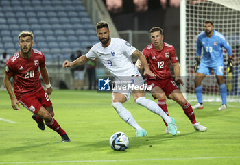 2023-06-16 - Olivier Giroud of France between Ethan Britto and Jayce Olivero of Gibraltar during the UEFA Euro 2024, European Qualifiers, Group B, football match between Gibraltar and France on June 16, 2023 at Estadio Algarve in Faro, Portugal - FOOTBALL - EURO 2024 - QUALIFYING - GIBRALTAR V FRANCE - UEFA EUROPEAN - SOCCER