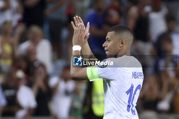 2023-06-16 - Kylian Mbappe of France salutes the supporters following the UEFA Euro 2024, European Qualifiers, Group B, football match between Gibraltar and France on June 16, 2023 at Estadio Algarve in Faro, Portugal - FOOTBALL - EURO 2024 - QUALIFYING - GIBRALTAR V FRANCE - UEFA EUROPEAN - SOCCER