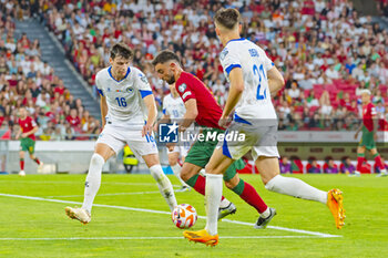 2023-06-17 - Bruno Fernandes of Portugal and Anel Ahmedhodzic, Amar Dedic of Bosnia and Herzegovina during the UEFA Euro 2024, European Qualifiers, Group J, football match between Portugal and Bosnia and Herzegovina on June 17, 2023 at Estádio do SL Benfica in Lisbon, Portugal - FOOTBALL - EURO 2024 - QUALIFYING - PORTUGAL V BOSNIA HERZEGOVINA - UEFA EUROPEAN - SOCCER