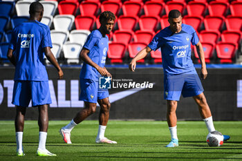 2023-09-06 - Kingsley COMAN of France and Kylian MBAPPE of France during the training of the French team ahead of the UEFA Euro 2024, European Qualifiers football match between France and Ireland, on September 6, 2023 at Parc des Princes Stadium in Paris, France - FOOTBALL - EURO 2024 - FRANCE V REPUBLIC OF IRELAND - TRAINING AND PRESS CONFERENCE - UEFA EUROPEAN - SOCCER