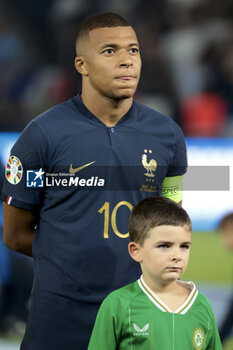 2023-09-07 - Kylian Mbappe of France looks on before the UEFA Euro 2024, European Qualifiers Group B football match between France and Republic of Ireland on September 7, 2023 at Parc des Princes stadium in Paris, France - FOOTBALL - EURO 2024 - QUALIFYING - FRANCE V REPUBLIC OF IRELAND - UEFA EUROPEAN - SOCCER