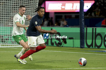 2023-09-07 - Jules Kounde of France, left Alan Browne of Ireland during the UEFA Euro 2024, European Qualifiers Group B football match between France and Republic of Ireland on September 7, 2023 at Parc des Princes stadium in Paris, France - FOOTBALL - EURO 2024 - QUALIFYING - FRANCE V REPUBLIC OF IRELAND - UEFA EUROPEAN - SOCCER