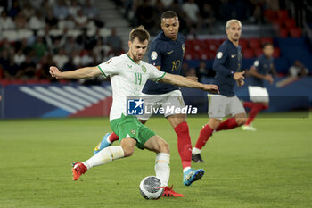 2023-09-07 - Jayson Molumby of Ireland, Kylian Mbappe of France during the UEFA Euro 2024, European Qualifiers Group B football match between France and Republic of Ireland on September 7, 2023 at Parc des Princes stadium in Paris, France - FOOTBALL - EURO 2024 - QUALIFYING - FRANCE V REPUBLIC OF IRELAND - UEFA EUROPEAN - SOCCER
