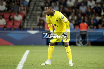2023-09-07 - France goalkeeper Mike Maignan during the UEFA Euro 2024, European Qualifiers Group B football match between France and Republic of Ireland on September 7, 2023 at Parc des Princes stadium in Paris, France - FOOTBALL - EURO 2024 - QUALIFYING - FRANCE V REPUBLIC OF IRELAND - UEFA EUROPEAN - SOCCER