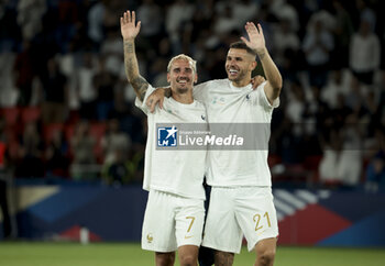 2023-09-07 - Antoine Griezmann and Lucas Hernandez of France salute the fans following the UEFA Euro 2024, European Qualifiers Group B football match between France and Republic of Ireland on September 7, 2023 at Parc des Princes stadium in Paris, France - FOOTBALL - EURO 2024 - QUALIFYING - FRANCE V REPUBLIC OF IRELAND - UEFA EUROPEAN - SOCCER