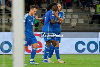 2023-10-14 - Domenico Berardi of Italy celebrates after scoring a goal with Moise Kean of Italy - UEFA EURO 2024 QUALIFIERS - ITALY VS MALTA - UEFA EUROPEAN - SOCCER