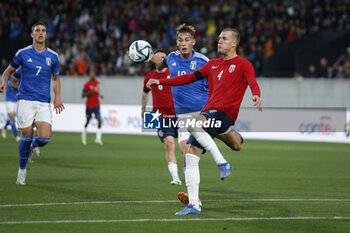 2023-10-17 - Leo Hjelde of Norway kick the ball  during Italy U21  vs Norway U21, 3° match of European Qualifiers 2025 group A, game at GNerone Claudio Druso in Bolzano - Bolzen (BZ), Italy, on October 17, 2023. - 2025 UEFA EURO UNDER 21 QUALIFIERS - ITALY VS NORWAY - UEFA EUROPEAN - SOCCER