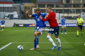 2023-10-17 - Francesco Pio Esposito of Italy  competes for the ball with Leo Hjelde of Norway  during Italy U21  vs Norway U21, 3° match of European Qualifiers 2025 group A, game at GNerone Claudio Druso in Bolzano - Bolzen (BZ), Italy, on October 17, 2023. - 2025 UEFA EURO UNDER 21 QUALIFIERS - ITALY VS NORWAY - UEFA EUROPEAN - SOCCER