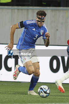 2023-10-17 - Matteo Ruggeri of Italy play the ball during Italy U21  vs Norway U21, 3° match of European Qualifiers 2025 group A, game at GNerone Claudio Druso in Bolzano - Bolzen (BZ), Italy, on October 17, 2023. - 2025 UEFA EURO UNDER 21 QUALIFIERS - ITALY VS NORWAY - UEFA EUROPEAN - SOCCER