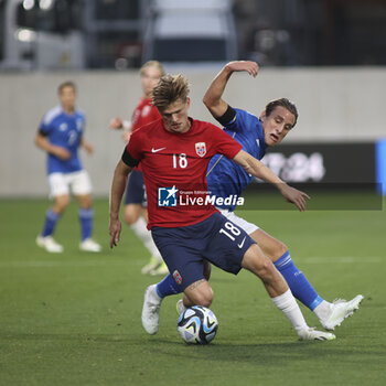 2023-10-17 - David Moller Wolfe of Norway  battle for the ball with Edoardo Bove of Italy  during Italy U21  vs Norway U21, 3° match of European Qualifiers 2025 group A, game at GNerone Claudio Druso in Bolzano - Bolzen (BZ), Italy, on October 17, 2023. - 2025 UEFA EURO UNDER 21 QUALIFIERS - ITALY VS NORWAY - UEFA EUROPEAN - SOCCER