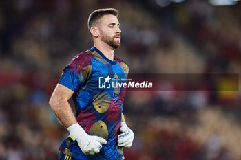 2023-10-12 - Unai Simon of Spain warms up during the UEFA EURO 2024, European Qualifiers Group A football match between Spain and Scotland on October 12, 2023 at La Cartuja stadium in Sevilla, Spain - FOOTBALL - EURO 2024 - QUALIFYING - SPAIN V SCOTLAND - UEFA EUROPEAN - SOCCER