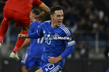 2023-11-17 - Giacomo Raspadori (ITA) celebrates after scoring 4-2 during the Day 9 of UEFA EURO 2024 European qualifier, Group C, match between Italy and North Macedonia, 17 November 2023 at the Olympic Stadium in Rome, Italy. - ITALY VS NORTH MACEDONIA - UEFA EUROPEAN - SOCCER