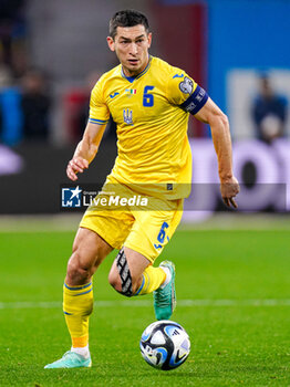 2023-11-20 - Taras Stepanenko of Ukraine during the UEFA Euro 2024, Qualifiers Group C football match between Ukraine and Italy on November 20, 2023 at BayArena in Leverkusen, Germany - FOOTBALL - EURO 2024 - QUALIFYING - UKRAINE V ITALY - UEFA EUROPEAN - SOCCER
