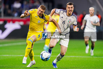 2023-11-20 - Artem Dovbyk of Ukraine and Alessandro Buongiorno of Italy during the UEFA Euro 2024, Qualifiers Group C football match between Ukraine and Italy on November 20, 2023 at BayArena in Leverkusen, Germany - FOOTBALL - EURO 2024 - QUALIFYING - UKRAINE V ITALY - UEFA EUROPEAN - SOCCER