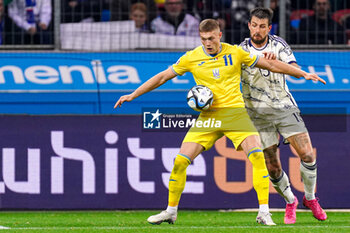 2023-11-20 - Artem Dovbyk of Ukraine and Francesco Acerbi of Italy during the UEFA Euro 2024, Qualifiers Group C football match between Ukraine and Italy on November 20, 2023 at BayArena in Leverkusen, Germany - FOOTBALL - EURO 2024 - QUALIFYING - UKRAINE V ITALY - UEFA EUROPEAN - SOCCER