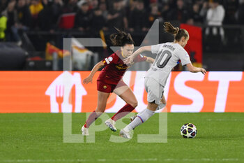 2023-03-21 - Annamaria Serturini of AS Roma Women and Caroline Graham Hansen of FC Barcelona during the Quarter-finals, 1st leg UEFA Women's Champions League between A.S. Roma and FC Barcelona on March 21, 2023 at the Stadio Olimpico in Rome. - AS ROMA VS FC BARCELONA - UEFA CHAMPIONS LEAGUE WOMEN - SOCCER
