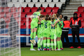 2023-03-22 - Dominique Janssen of VFL Wolfsburg celebrates the goal with teammates during the UEFA Women's Champions League, Quarter-finals, 1st leg football match between Paris Saint-Germain and VfL Wolfsburg on March 22, 2023 at Parc des Princes stadium in Paris, France - FOOTBALL - WOMEN'S CHAMPIONS LEAGUE - PARIS SG V WOLFSBURG - UEFA CHAMPIONS LEAGUE WOMEN - SOCCER