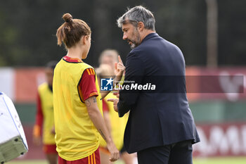 2023-10-18 - Manuela Giugliano and Alessandro Spugna of A.S. Roma Women during the Round 2, second leg of the UEFA Women's Champions League between F.C. Vorskla vs A.S. Roma, 18 October 2023 at the Stadio Tre Fontane in Rome, Italy. - AS ROMA VS FC VORSKLA - UEFA CHAMPIONS LEAGUE WOMEN - SOCCER