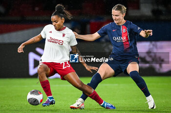 2023-10-18 - Geyse DA SILVA FERREIRA of Manchester United and Clare HUNT of PSG during the UEFA Women's Champions League, Round 2, 2nd leg football match between Paris Saint-Germain and Manchester United on October 18, 2023 at Parc des Princes stadium in Paris, France - FOOTBALL - WOMEN'S CHAMPIONS LEAGUE - PARIS SG V MANCHESTER UNITED - UEFA CHAMPIONS LEAGUE WOMEN - SOCCER