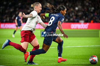 2023-10-18 - Leah GALTON of Manchester United and Grace GEYORO of PSG during the UEFA Women's Champions League, Round 2, 2nd leg football match between Paris Saint-Germain and Manchester United on October 18, 2023 at Parc des Princes stadium in Paris, France - FOOTBALL - WOMEN'S CHAMPIONS LEAGUE - PARIS SG V MANCHESTER UNITED - UEFA CHAMPIONS LEAGUE WOMEN - SOCCER